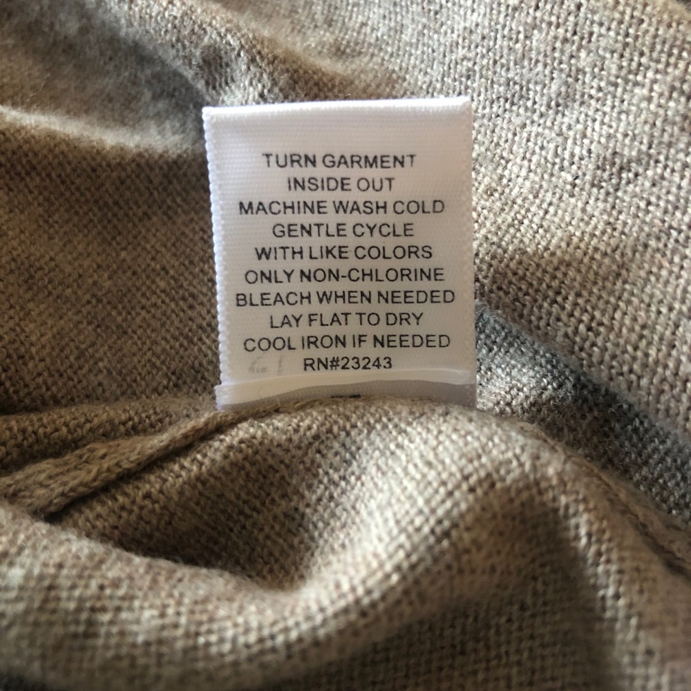 2/$10🛍New York & Company Cardigan - Picture 6 of 6